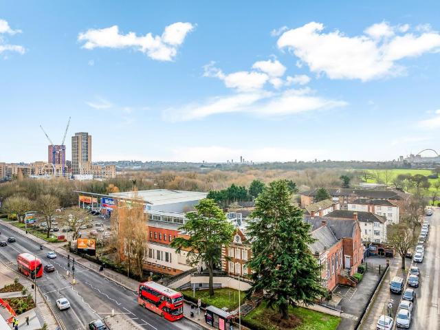 Bower House, Hendon, London NW9, 1 bed flat to rent, £1,800 pcm | PrimeLocation