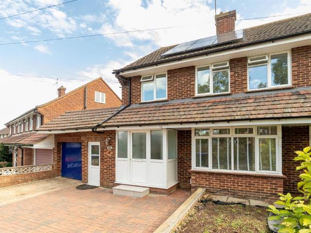 Bowershott, Letchworth Garden City SG6 4 bed semi detached house to rent £2,400 pcm £554 pw