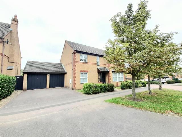 Bowland Drive, Milton Keynes, MK4 4 bed house to rent £2,400 pcm £554 pw