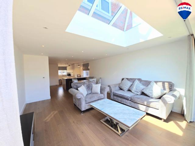 Bowling Green Mews, London SW20 4 bed terraced house to rent £4,150 pcm £958 pw