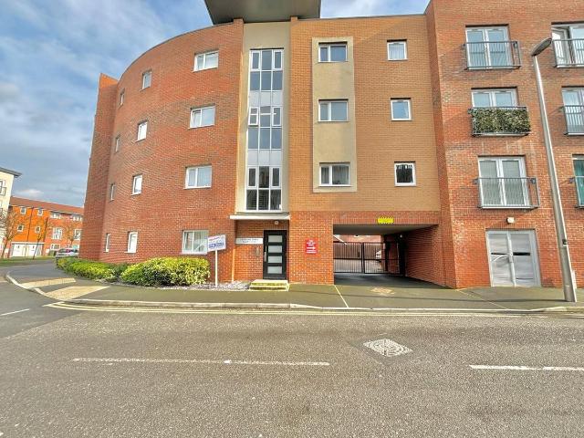 Bowling Green Close, Milton Keynes MK2, 2 bed flat to rent, £1,200 pcm | PrimeLocation