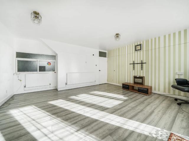 Bowling Green Row, London SE18, 3 bed maisonette to rent, £2,350 pcm | PrimeLocation