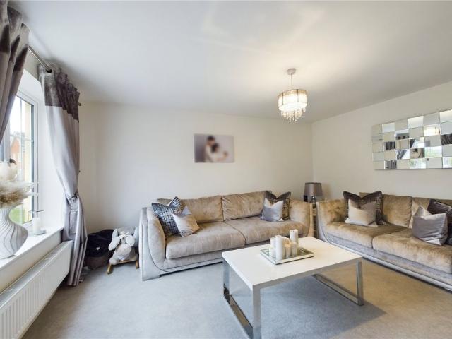Bowling Green, Three Mile Cross, Reading, Berkshire, RG7