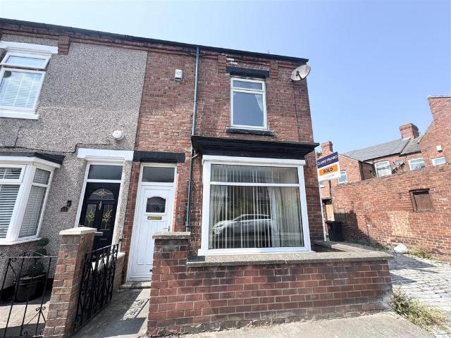Bowman Street, Darlington 2 bed end of terrace house to rent £675 pcm £156 pw