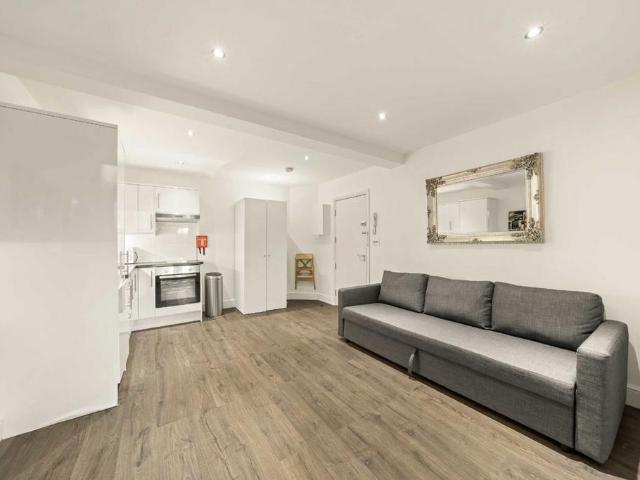 Bowmans Mews, London N7 1 bed flat to rent £1,700 pcm £392 pw