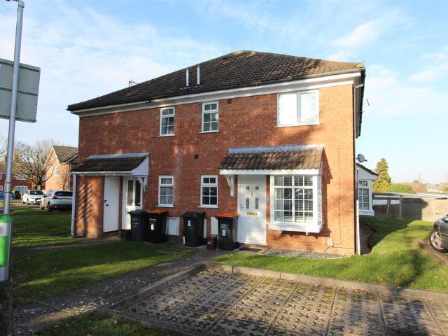 Bowmans Way, Dunstable, Bedfordshire. 1 bed terraced house to rent £1,100 pcm £254 pw
