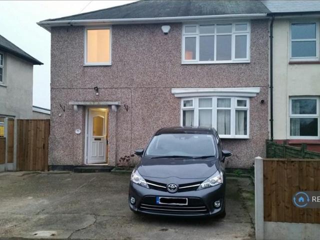 Bowness Avenue, Nottingham, NG6 3 bed semi detached house to rent £1,495 pcm £345 pw