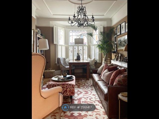 Bowood Road, London SW11, 2 bed flat to rent, £3,000 pcm | PrimeLocation