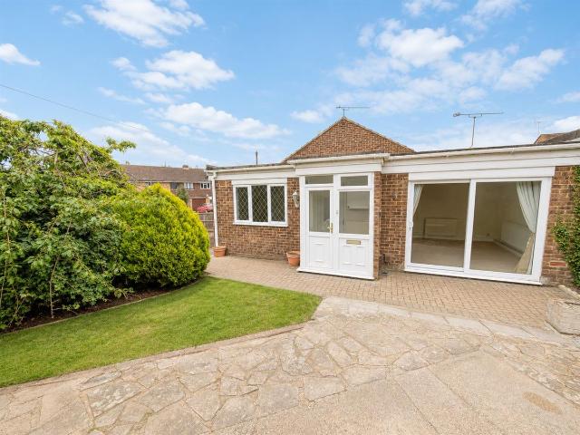 Boyce Road, Stanford Le Hope SS17, 1 bed terraced bungalow to rent, £1,250 pcm | PrimeLocation