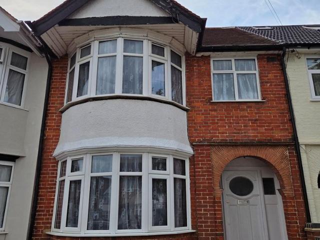 Boycroft Avenue, London, NW9 5 bed terraced house to rent £3,200 pcm £738 pw