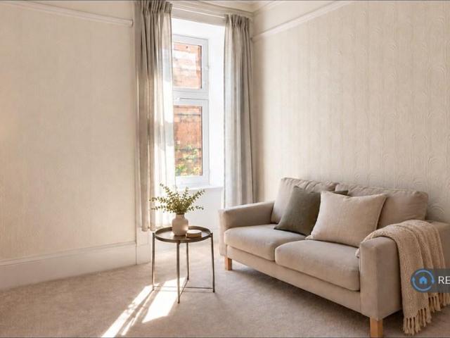 Boyd Street, Glasgow, G42 1 bed flat to rent £845 pcm £195 pw