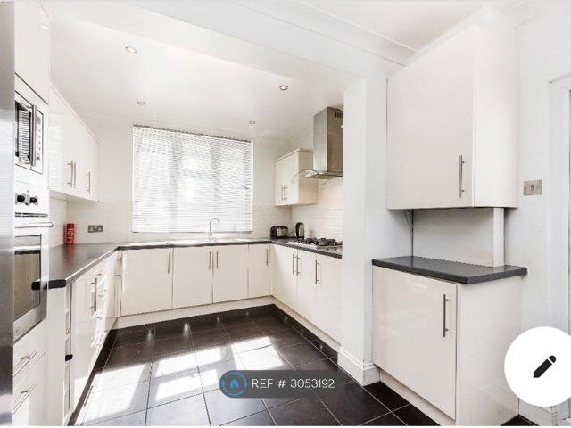 Boyne Avenue, London NW4, 3 bed detached house to rent, £3,500 pcm | PrimeLocation