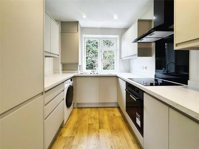 Boyne Park, Kent TN4 2 bed flat to rent £1,800 pcm £415 pw