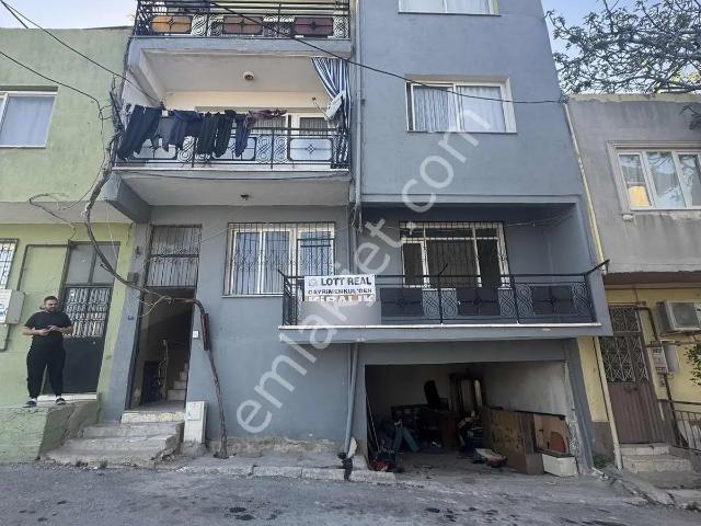 Bozyaka'da Merkezi Konumda Kiralık Daire