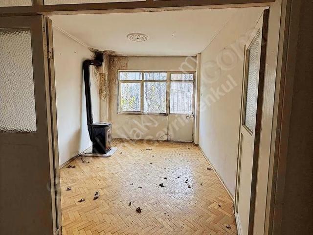 Bozyaka'da Satılık 3 Katlı Müstakil Bina