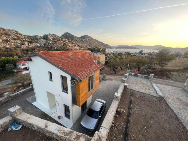 Bozburun'da Deniz Manzaralı Sıfır Tam Müstakil Villa
