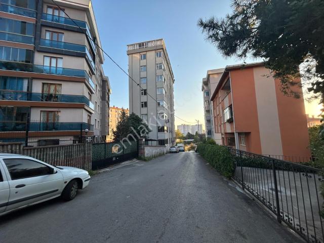 Bozdağ Gayrimenkul'den Yakacık'da Satılık 90m2 3+1 Daire
