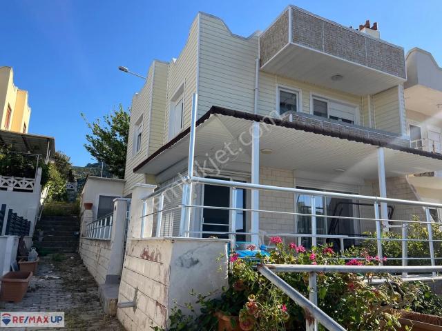 Bozköy'de Denize En Ön Sırada Bahçeli Eşyalı Villa