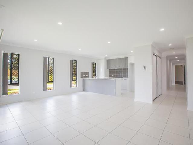 B/L $650 4 BEDROOMS! / $2,600 Bond