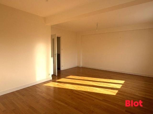 BLOT A LOUER APPARTEMENT T3 AVEC BALCON FOUGERES