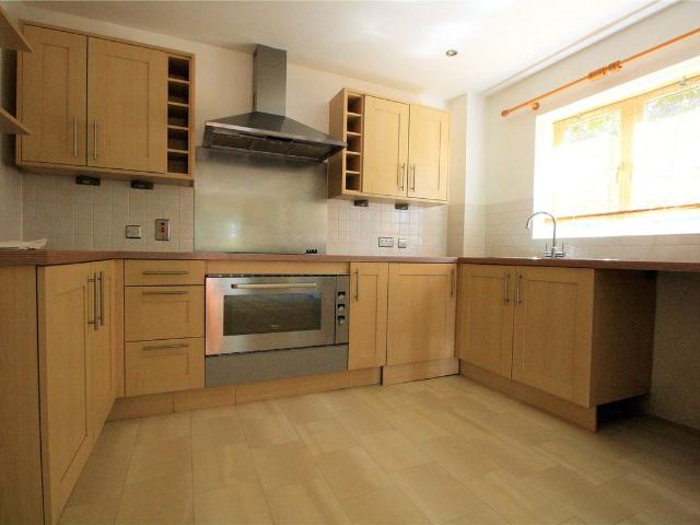 Bloyes Mews, Colchester, Essex CO1, 2 bed flat to rent, £1,150 pcm | PrimeLocation