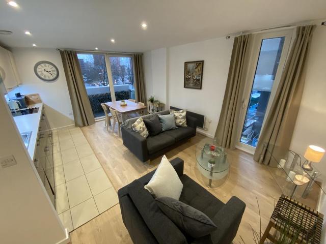 Block 11 Spectrum, Blackfriars Road. 2 bed apartment to rent £1,425 pcm £329 pw
