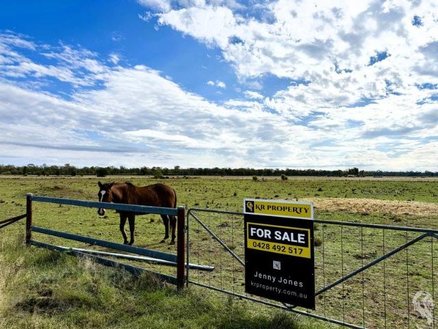 BLOCK WITH VIEWS | MINUTES FROM TOWN