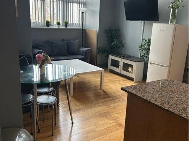 Block A, Manchester M4, 3 bed flat to rent, £1,950 pcm | PrimeLocation