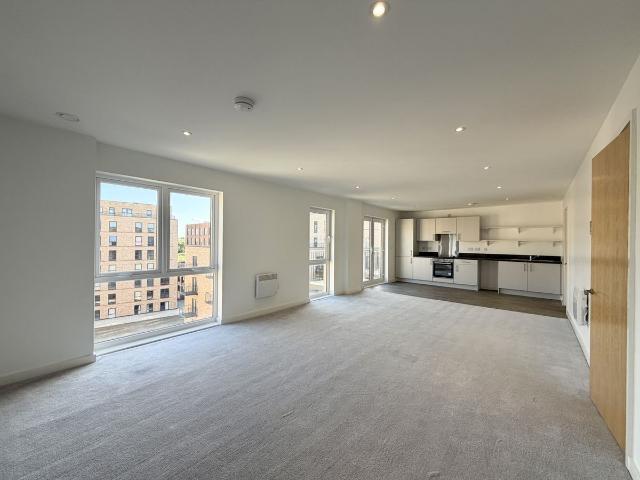 Block C Grant Court, Bridgewater Wharf, Ordsall Lane, Salford M5, 3 bed flat to rent, £1,800 pcm | PrimeLocation