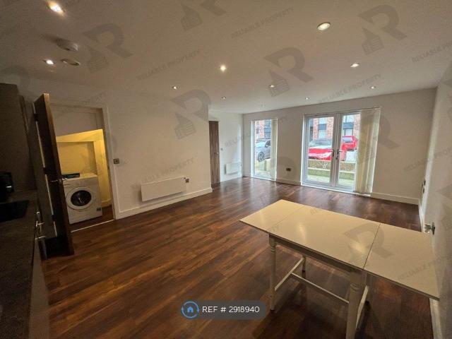 Block C, Salford M5, 3 bed flat to rent, £1,650 pcm | PrimeLocation