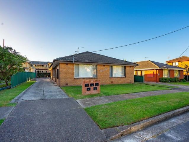 Block of 5 Units Excellent Returns in Well Maintained Low Maintenance Complex
