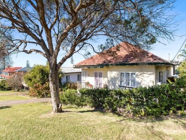 BLOCK OF FLATS! EAST OF OXLEY! SEAVIEWS!