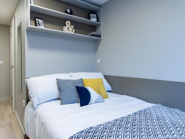 Block Superior Floors 7 10 at. 1 bed private hall to rent £815 pcm £188 pw