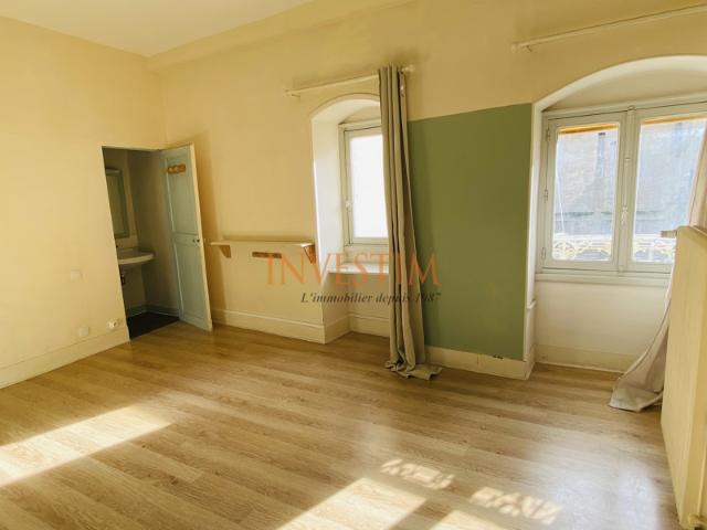 BLOIS HYPER CENTRE.Grand Appartement 4 Chambres