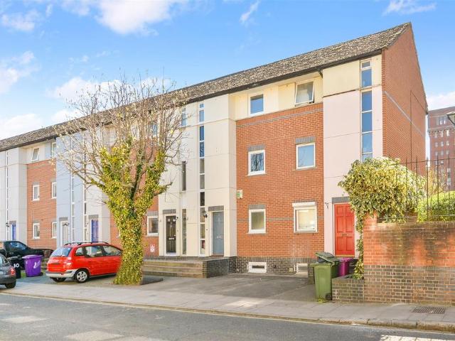 Blondin Street, London 4 bed terraced house to rent £4,100 pcm £946 pw
