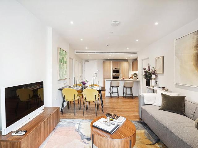 Bloom East, Nine Elms Lane, SW11 2 bed apartment to rent £4,095 pcm £945 pw
