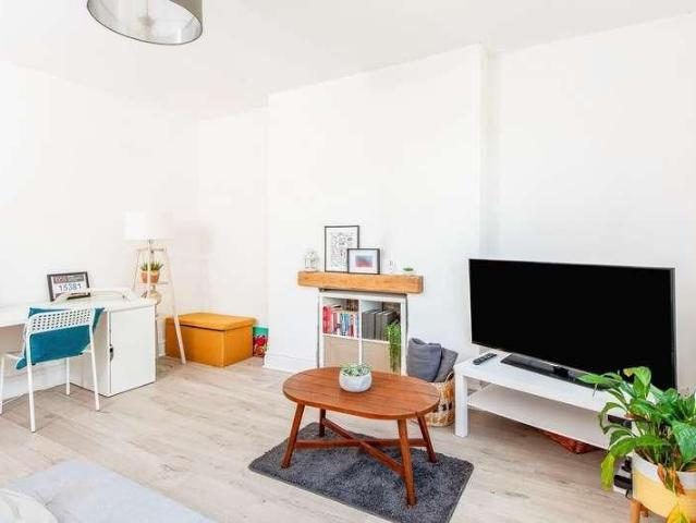 Bloomfield Avenue, Bath, BA2