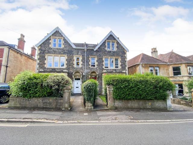 Bloomfield Avenue, Bath, BA2 2 bed flat to rent £1,700 pcm £392 pw