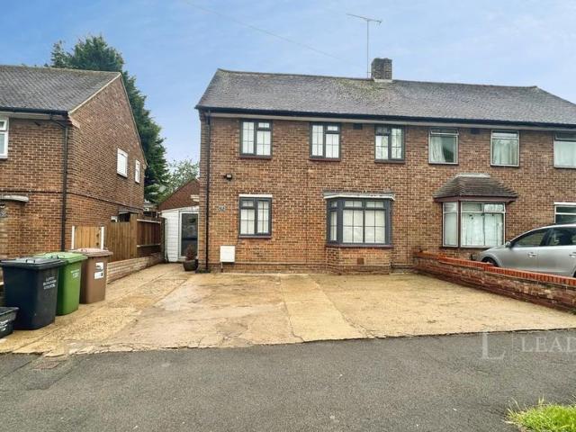 Bloomfield Avenue, Luton. 4 bed semi detached house to rent £1,900 pcm £438 pw