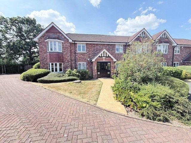 Bloomfield Close, Cheadle SK8, 2 bed flat to rent, £1,300 pcm | PrimeLocation