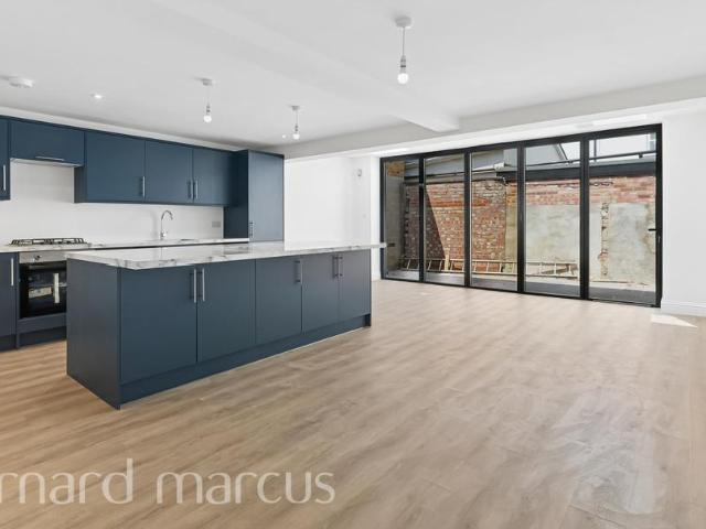 Bloomfield Road, KINGSTON UPON THAMES 4 bed maisonette to rent £3,300 pcm £762 pw