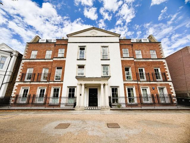 Bloomsbury Mansions, Widmore Road, Bromley BR1, 2 bed flat to rent, £1,950 pcm | PrimeLocation