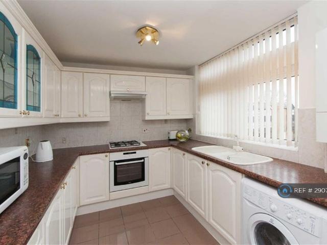 Bloomsbury Close, London, W5 3 bed flat to rent £2,600 pcm £600 pw