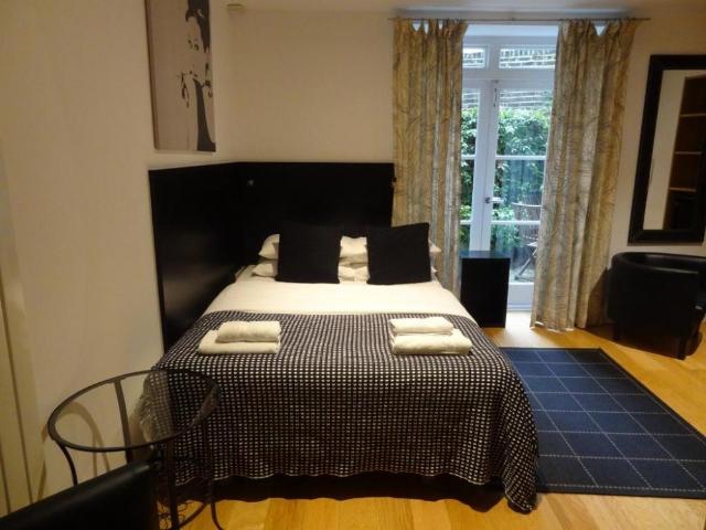 Bloomsbury, London WC1H Studio to rent £2,557 pcm £590 pw