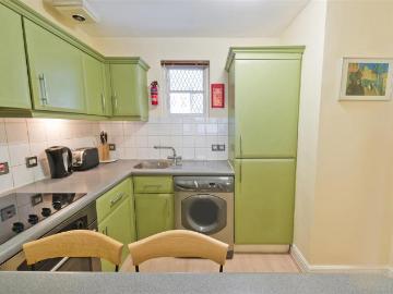 Bloomsbury Street, London WC1B 1 bed apartment to rent £2,383 pcm £550 pw