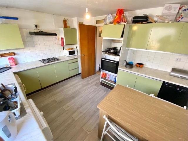 Blossom Close, Ealing W5, 5 bed flat to rent, £780 pcm | PrimeLocation