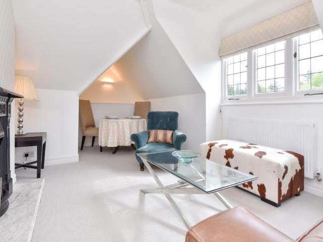Blatchington Road Tunbridge Wells TN2 2 bed apartment to rent £1,625 pcm £375 pw