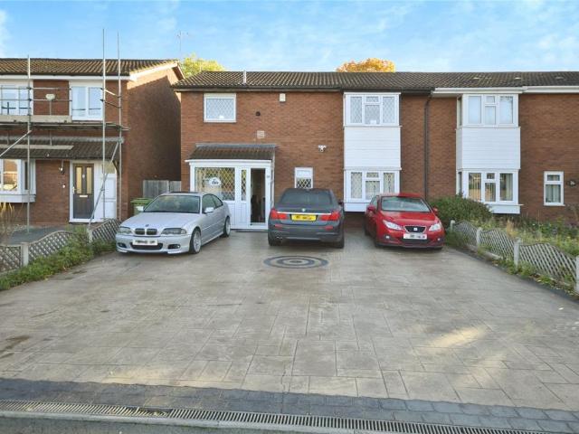 Blaydon Road, West Midlands WV9 4 bed semi detached house to rent £1,350 pcm £312 pw