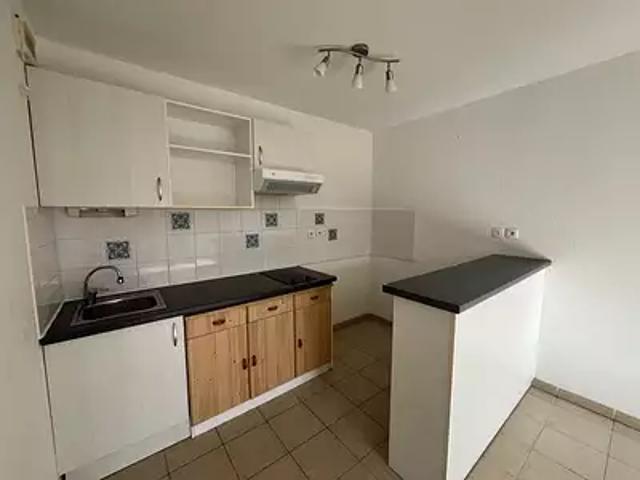 Blaye 33390 Location appartement 2 pièces t2 au dernier étage parking