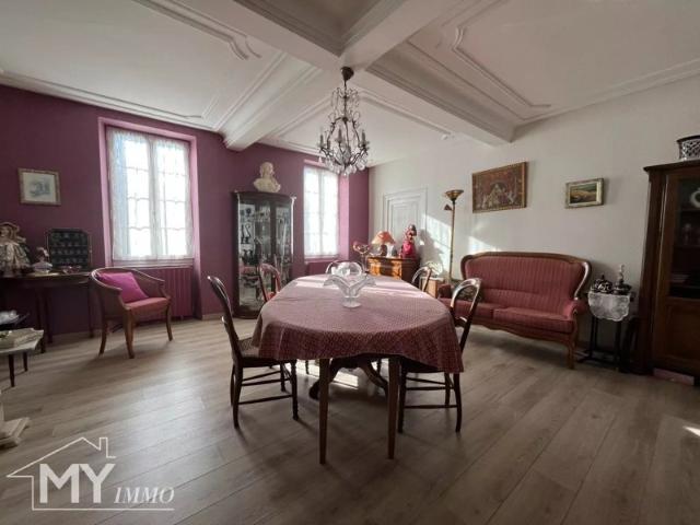 BLAYE: Maison de caractère sur 13 000m² de terrain